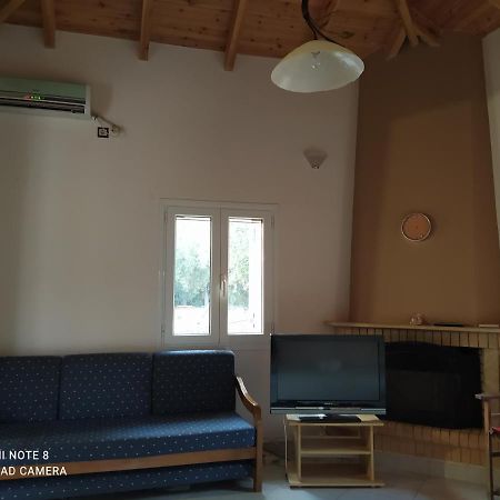 Ozena Countryside Apartment Vromonérion Esterno foto