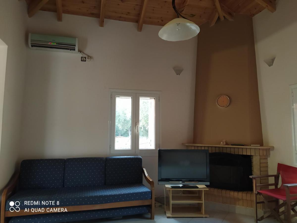 Ozena Countryside Apartment Vromonérion Esterno foto