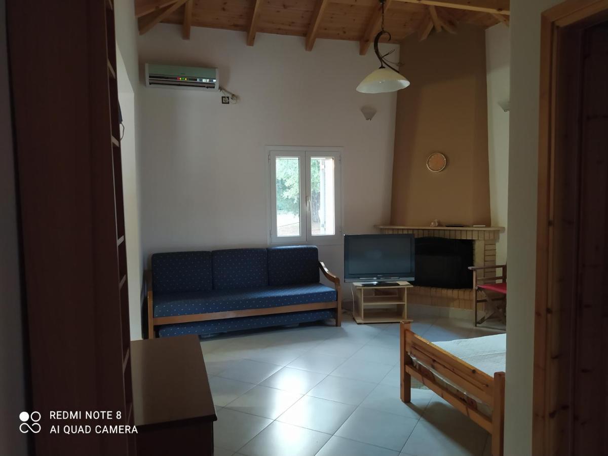 Ozena Countryside Apartment Vromonérion Esterno foto