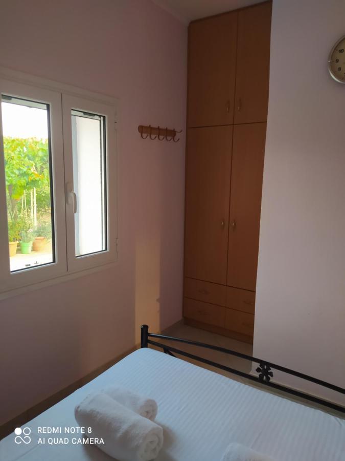 Ozena Countryside Apartment Vromonérion Esterno foto