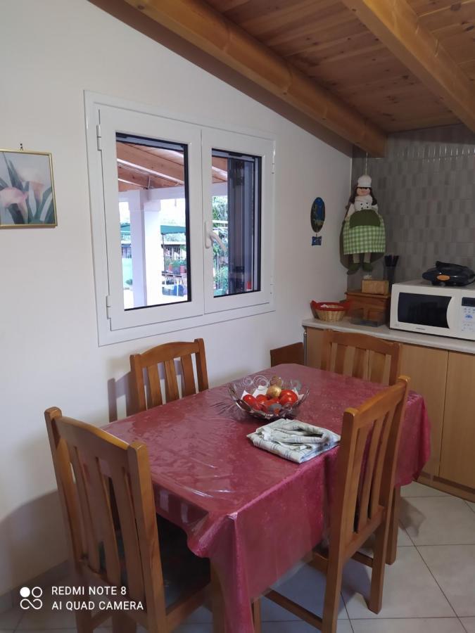 Ozena Countryside Apartment Vromonérion Esterno foto